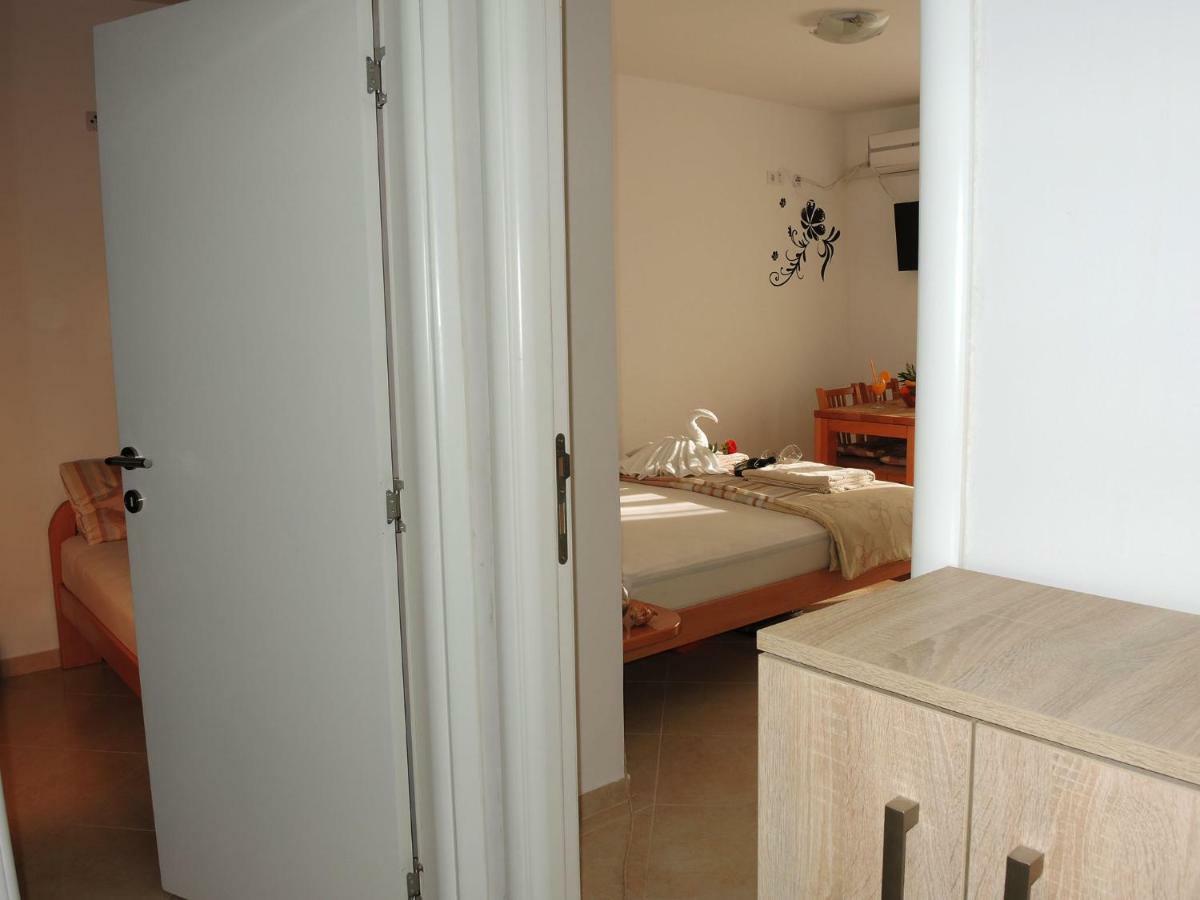 Iva Apartmani Tribunj  Exterior photo