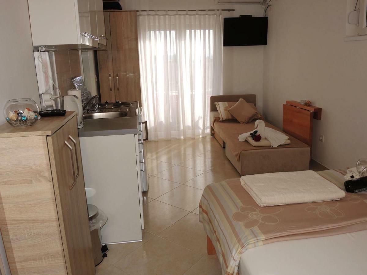 Iva Apartmani Tribunj  Exterior photo