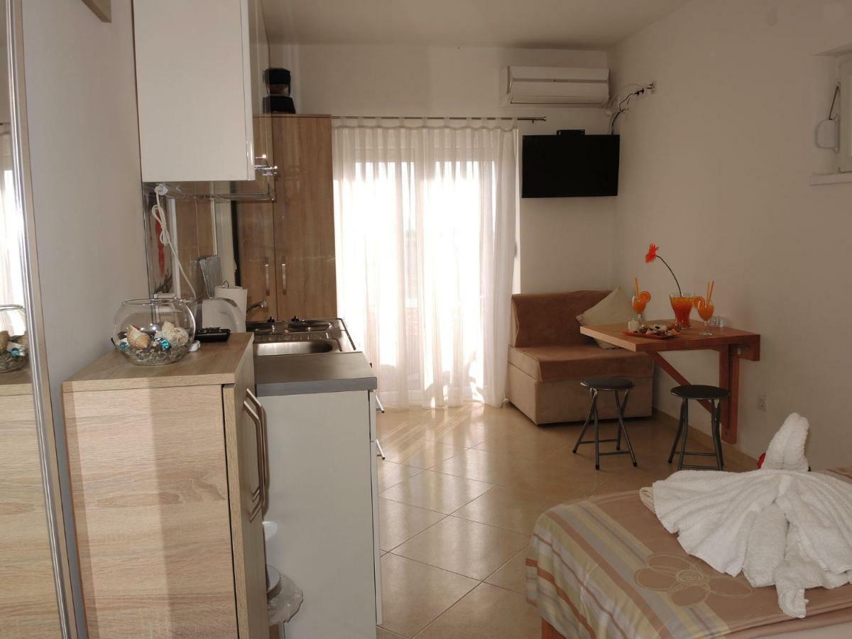 Iva Apartmani Tribunj  Exterior photo
