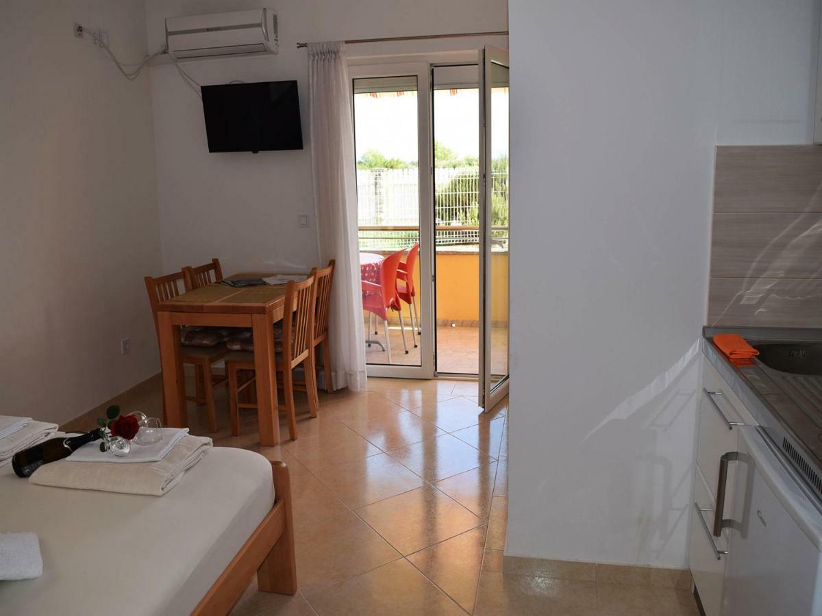 Iva Apartmani Tribunj  Exterior photo