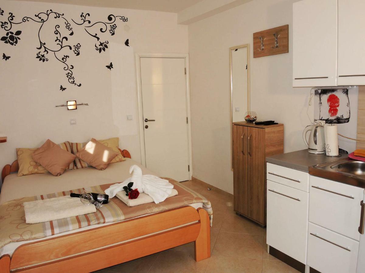 Iva Apartmani Tribunj  Exterior photo