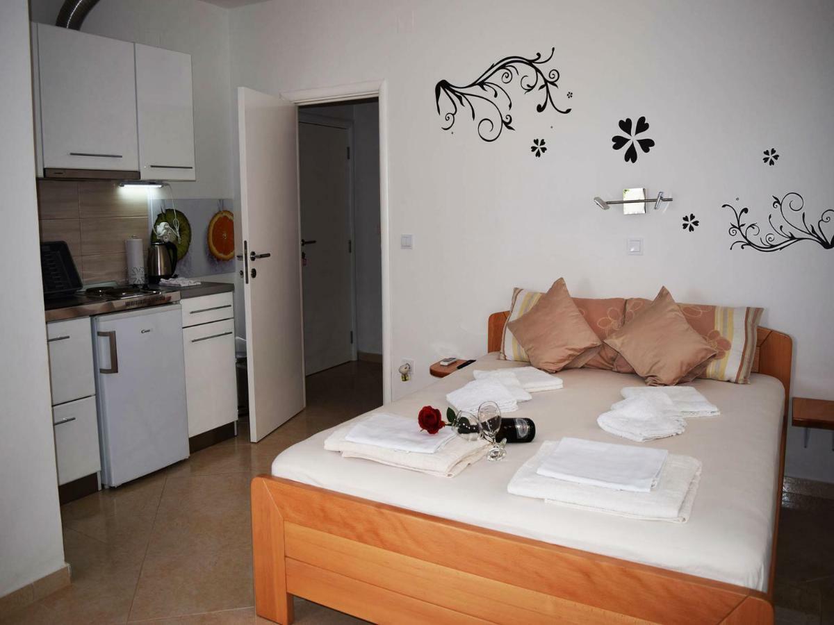Iva Apartmani Tribunj  Exterior photo